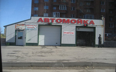 Промышленные гаражные ворота для автомойки